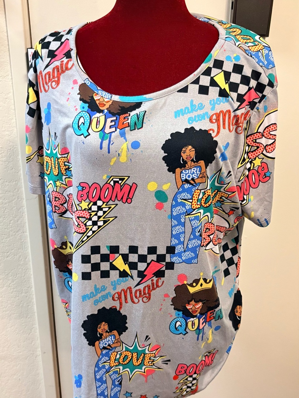 “Top Fashion of NY Black Queen Girl Boss Graphic Tee Size 1X Plus”